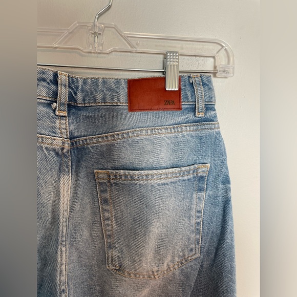 Zara High Rise Button Fly Distressed Straight Leg Mom Jeans Size 6 - Picture 3 of 4